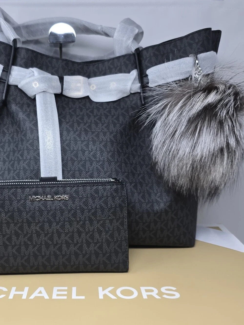 Michael Kors 4 Pcs NWT Shoulder Bag Satchel Wallet Pom Pom With Gift Box